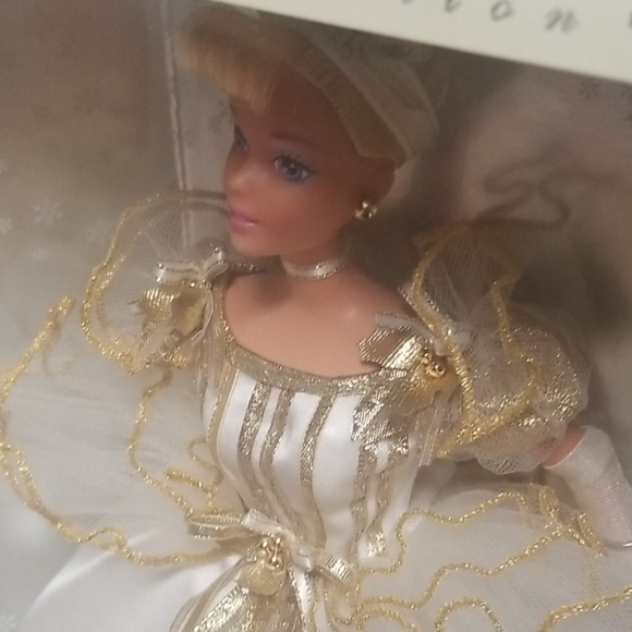 Walt Disney's Cinderella Barbie - Picture 8 of 8